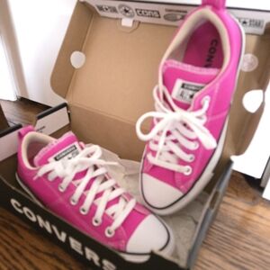 Chuck Taylor All-STAR Converse Canvas Madison Bright Pink Low-Top Sneaker
